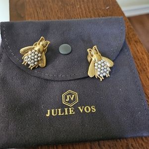 Julie Vos Bee with pearls stud earrings